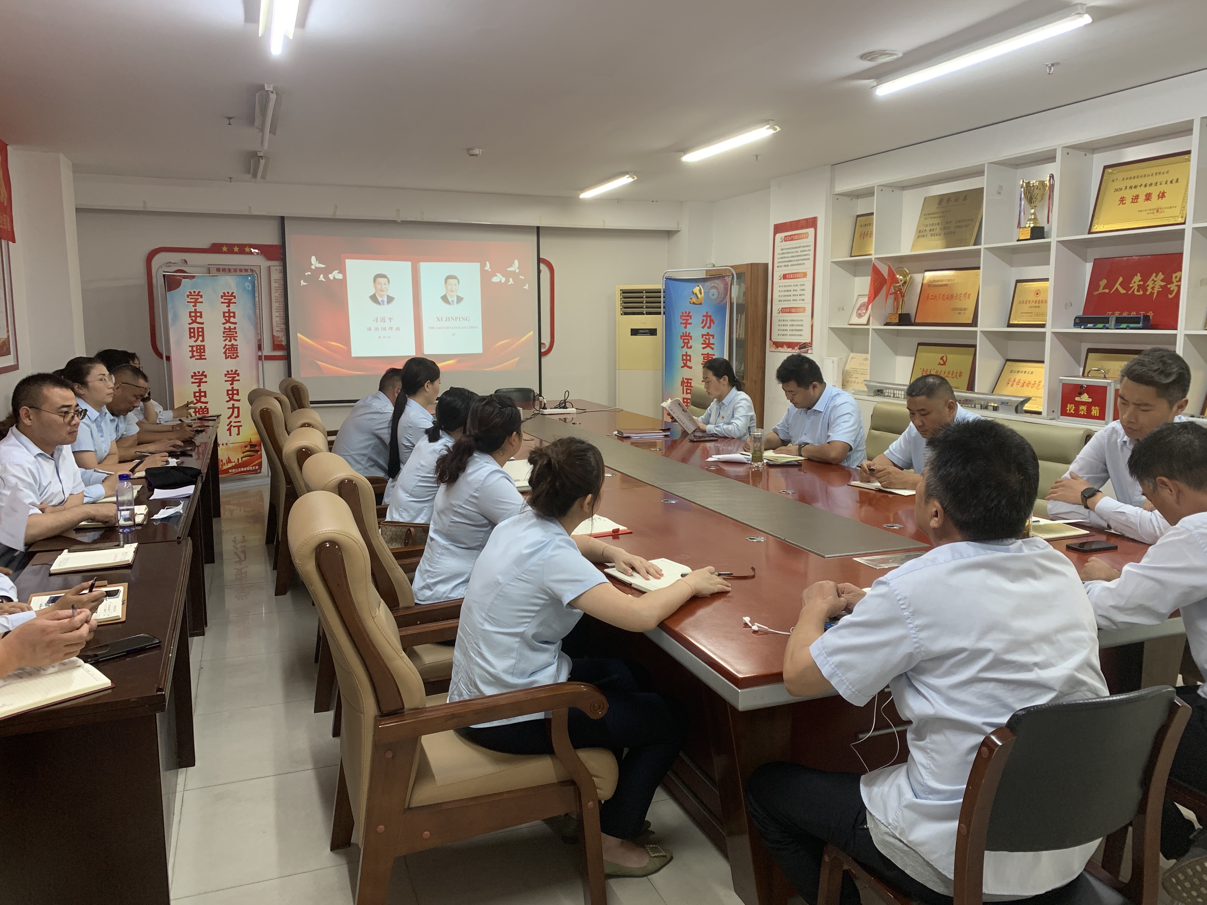 快速公交事業(yè)部黨支部開展“讀原著悟原理奮進新征程”主題黨日活動