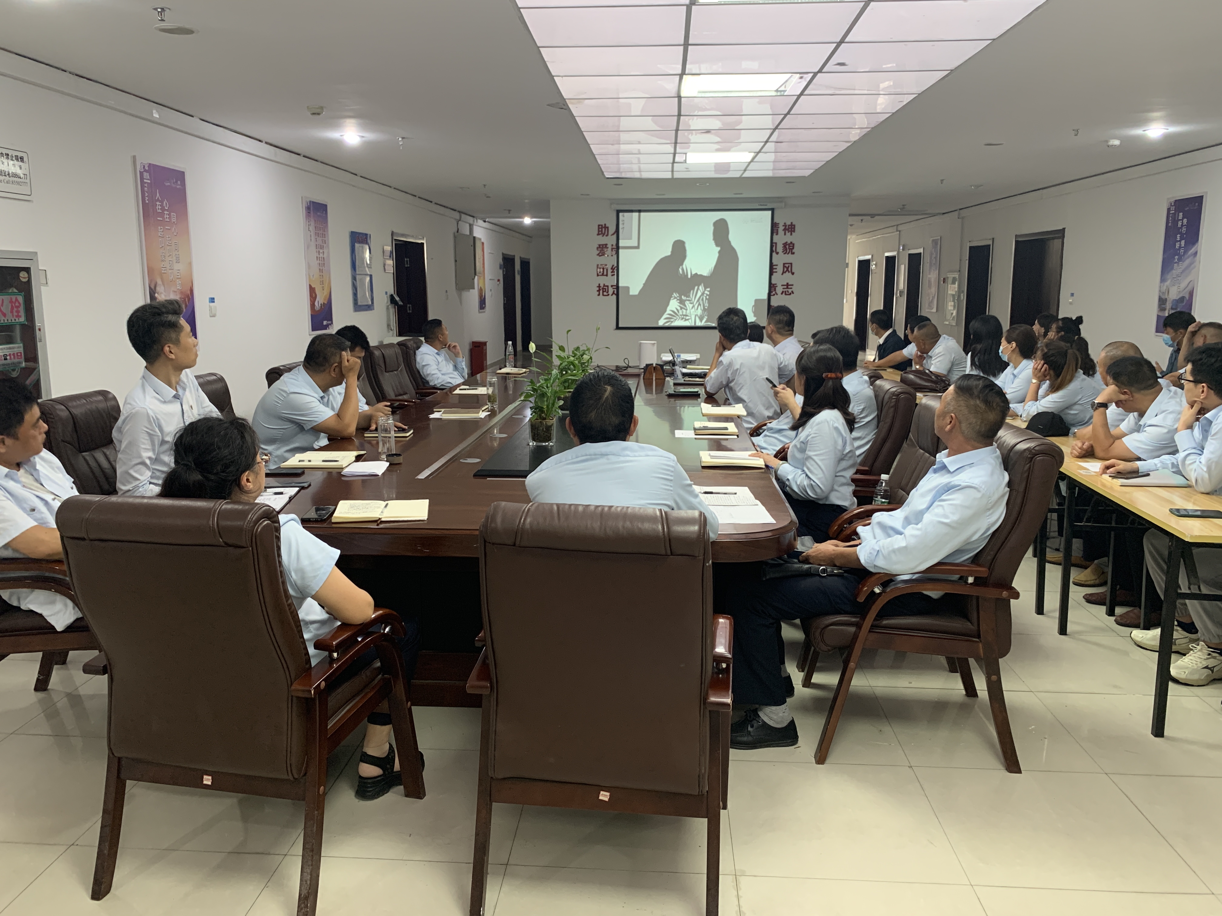 快速公交事業(yè)部召開作風建設(shè)專題會議