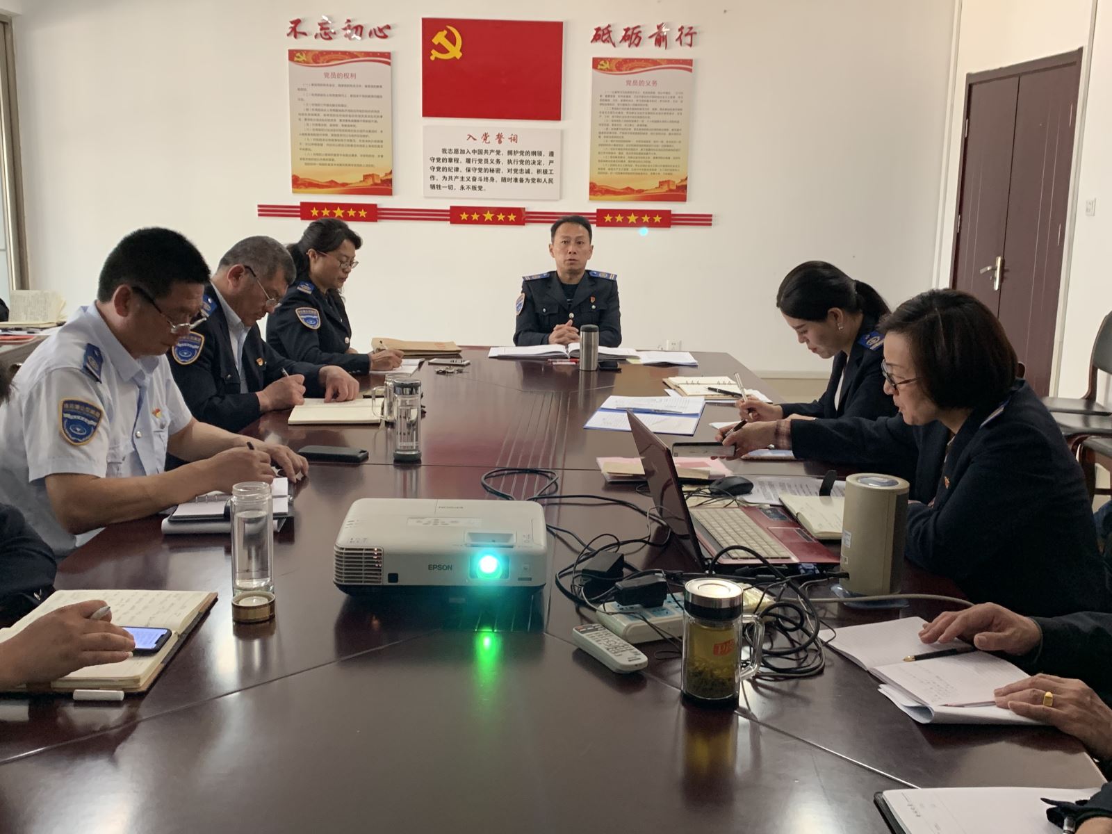 “學懂黨內法規(guī)，建強組織體系”公交集團快速公交事業(yè)部開展主題黨日活動