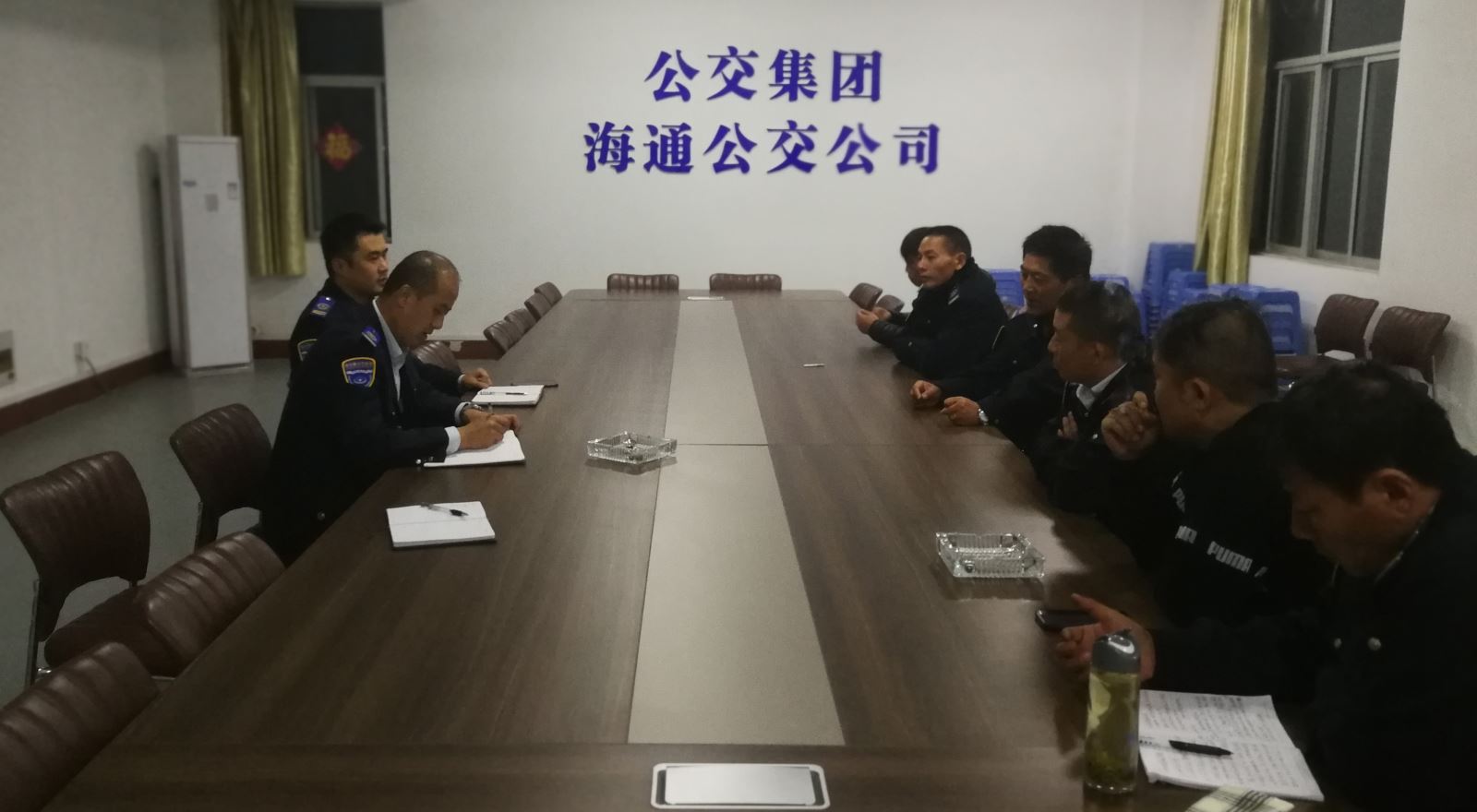 公交集團(tuán)海通公交公司召開一線職工安全、服務(wù)座談會(huì)