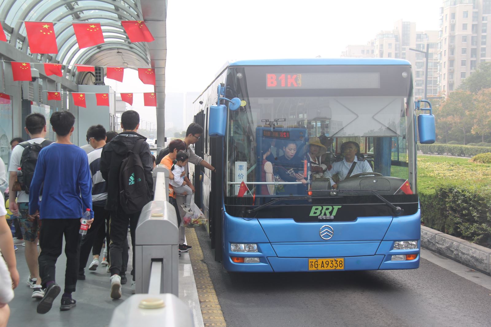 國慶長假 公交集團(tuán)安全運(yùn)輸乘客115.5267萬人次