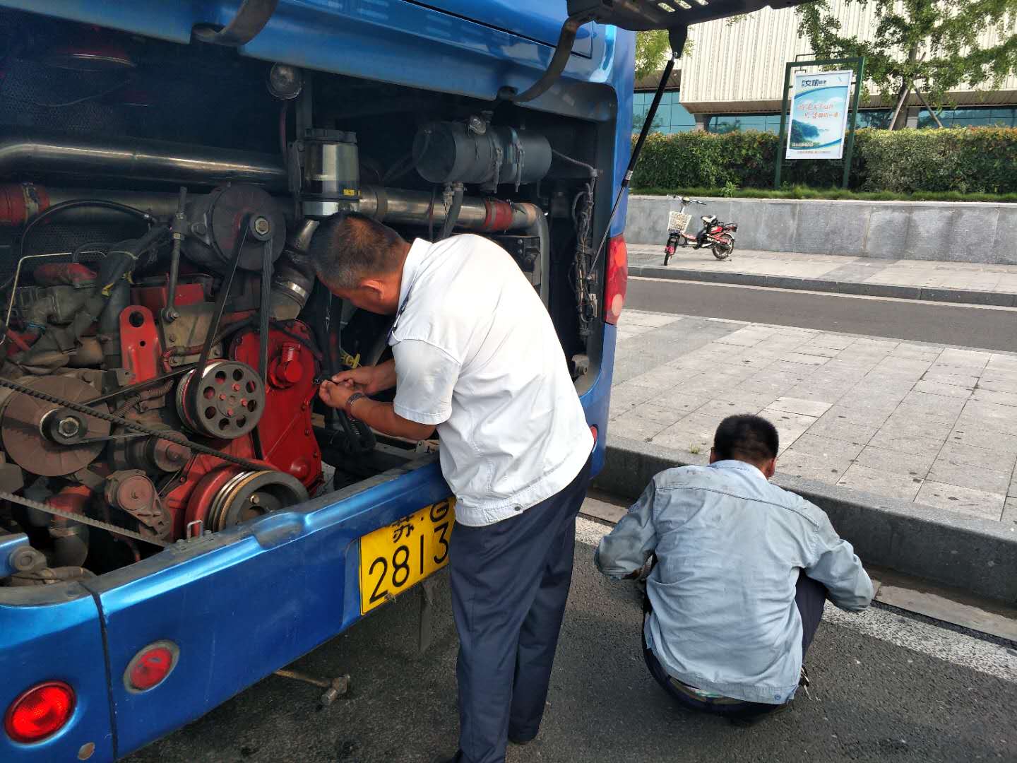 公交集團(tuán)快速公司開(kāi)展車輛機(jī)務(wù)大檢查