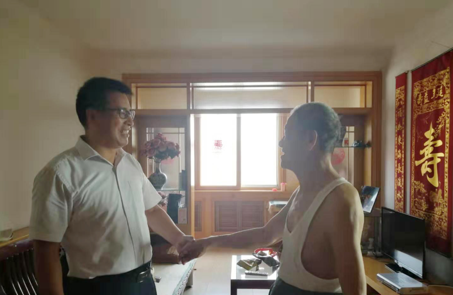 公交集團“八一”前夕走訪慰問企業(yè)軍轉干部