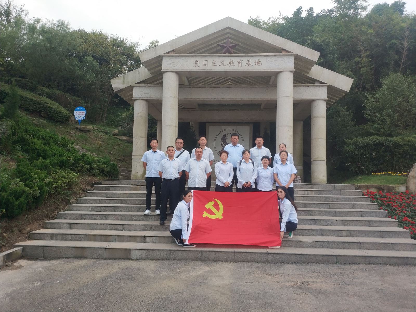 公交集團(tuán)公交事業(yè)二部開展“銘記豐功偉績(jī)、傳揚(yáng)英烈精神”宣傳教育活動(dòng)