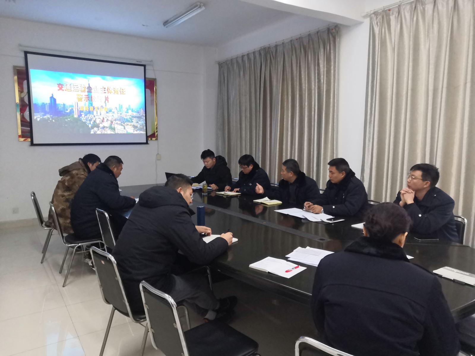 公交集團公交事業(yè)二部組織觀看交通運輸企業(yè)安全生產(chǎn)主體責任警示教育片