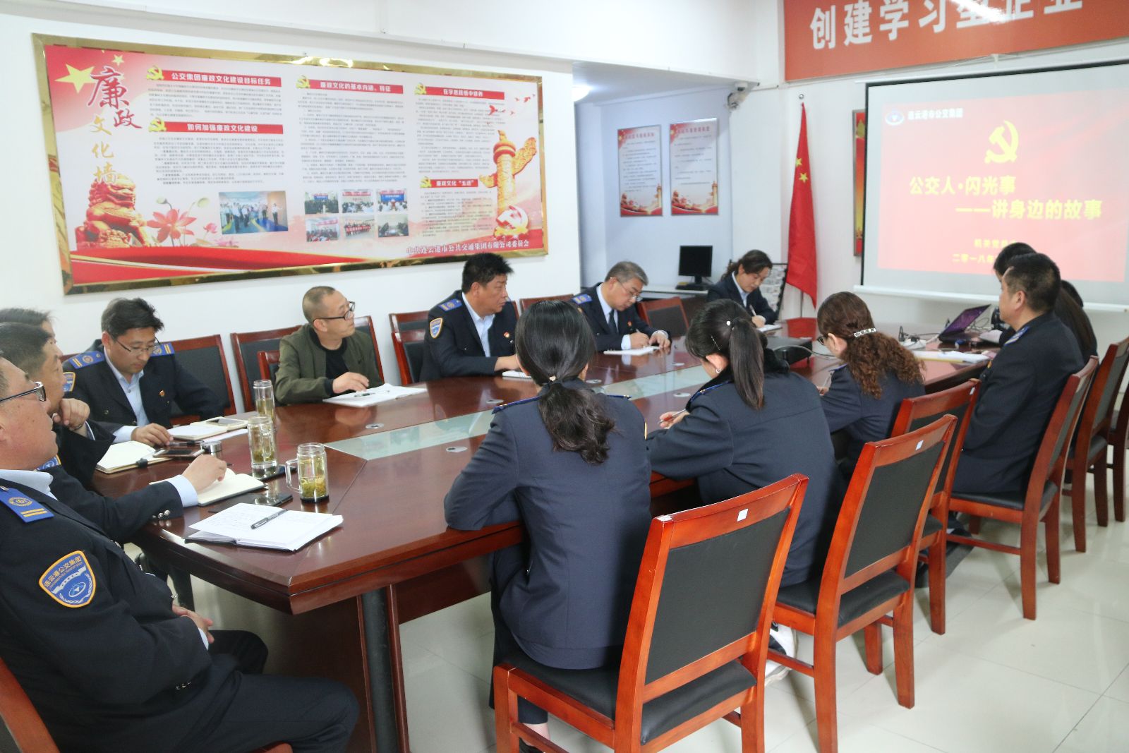 公交人、閃光事—公交集團(tuán)機(jī)關(guān)支部開(kāi)展“講身邊故事”活動(dòng)